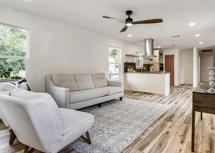 Updated Craftsman In Historic Southside Worth Vakantiehuis